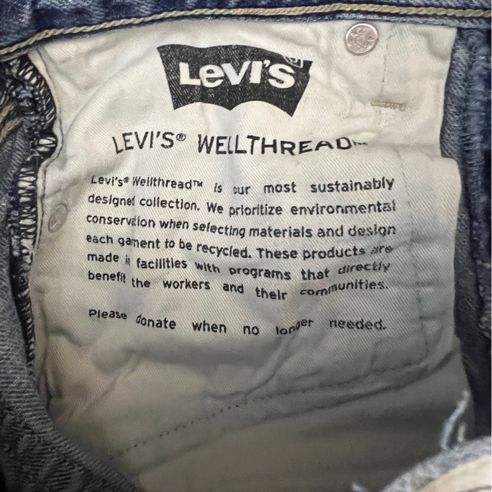 Levi's Women's Size 26 Wellthread Ribcage Straight Jeans In Medium Light Wash - Picture 14 of 15